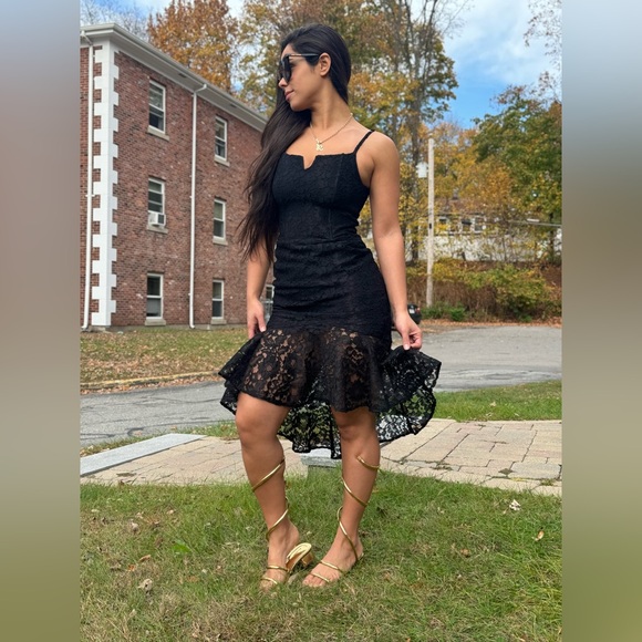 Black dress - Picture 1 of 7